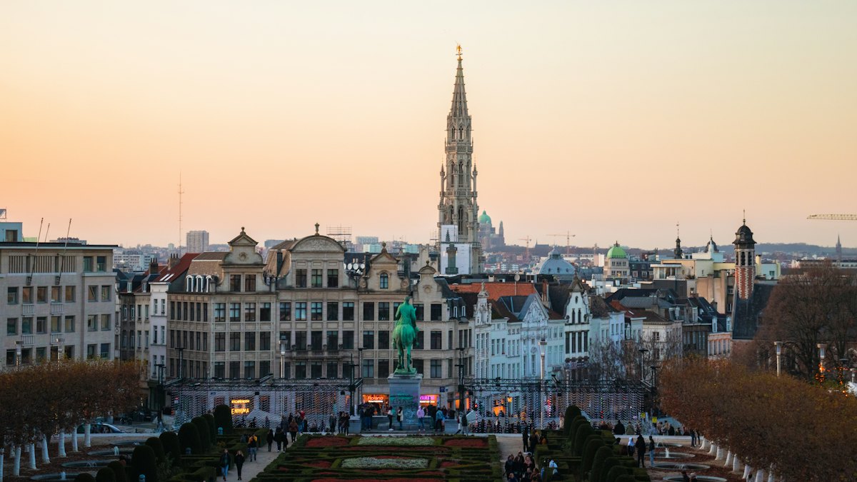 Vue de Bruxelles et de la Grand-Place au coucher du soleil